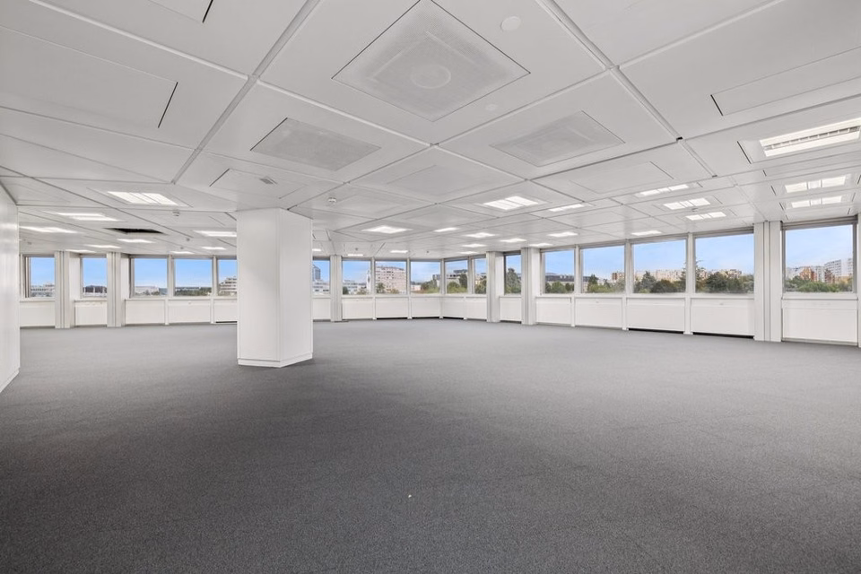 Superficie di uffici di 417 m2 ristrutturata al 3° piano, Route de Pré-Bois, 1215 Genève, Geneva, CH