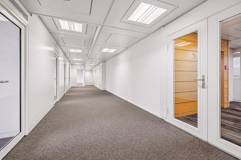 Bright 264 m2 space just steps from the airport, Route de Pré-Bois, 1215 Genève, Geneva, CH
