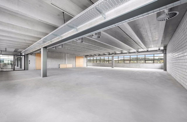 Lavorare con vista: uffici/spazi commerciali da 134m² nell'attico Zwhatt