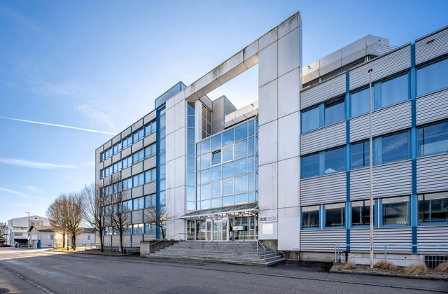 Jusqu'à 20 000 m² d'espaces de stockage/logistique | quais de chargement | 130 places de parking | disponible dès 2028 | location de surfaces partielles