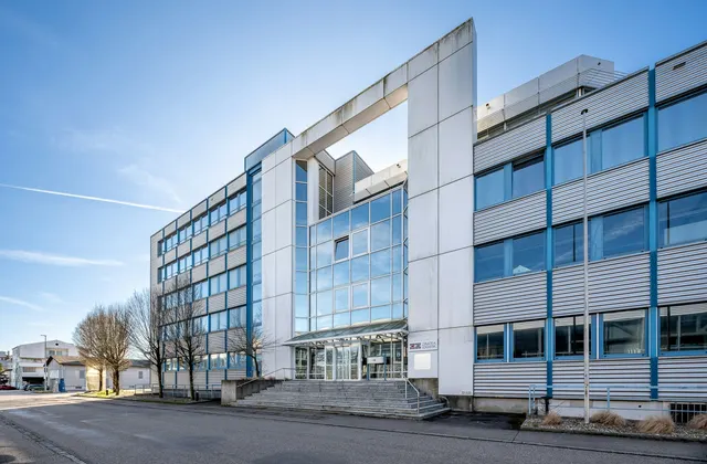 Spazi di magazzino economici con infrastrutture & collegamenti ideali