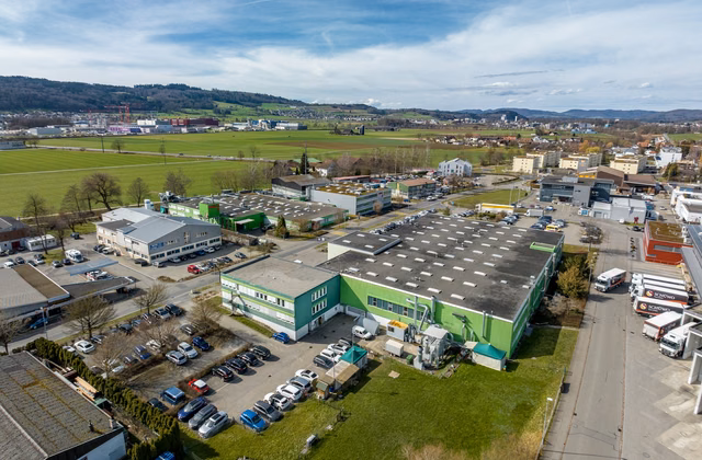 Vous cherchez un nouveau siège? Surfaces commerciales, de production et d'entrepôt avec bureaux dès 5 000 m²