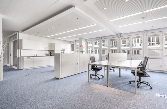 PLAZA | Ufficio open space finemente rifinito - luminoso con sala riunioni e kitchenette