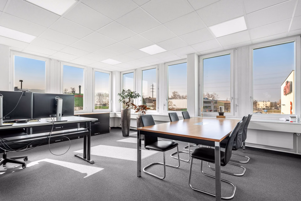 1'010 m² de surfaces de bureaux climatisées - idéal pour la gestion, le développement et l'administration, Rigackerstrasse, 5610 Wohlen, Aargau, CH