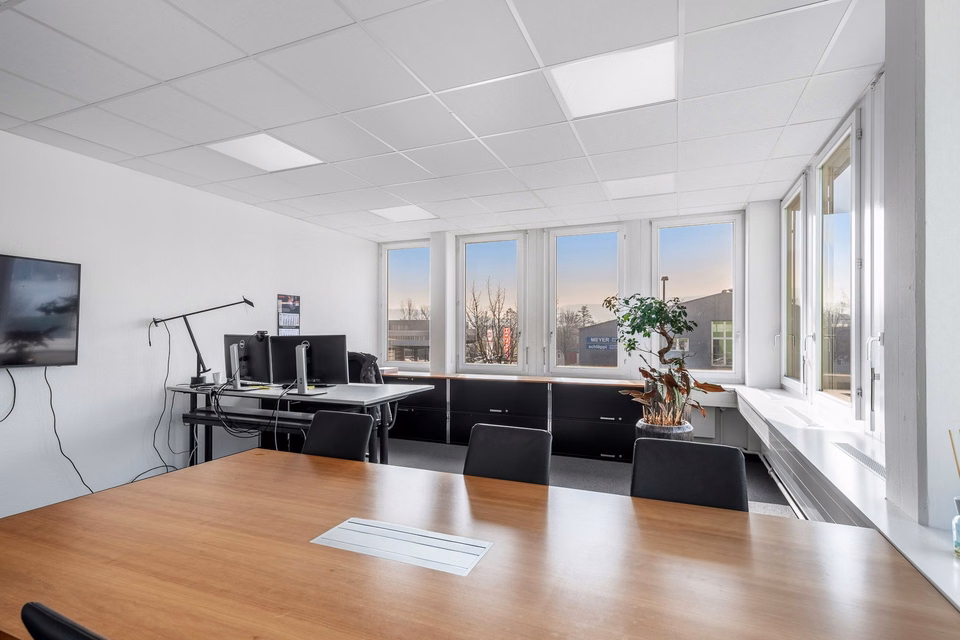 1'010 m² de surfaces de bureaux climatisées - idéal pour la gestion, le développement et l'administration, Rigackerstrasse, 5610 Wohlen, Aargau, CH