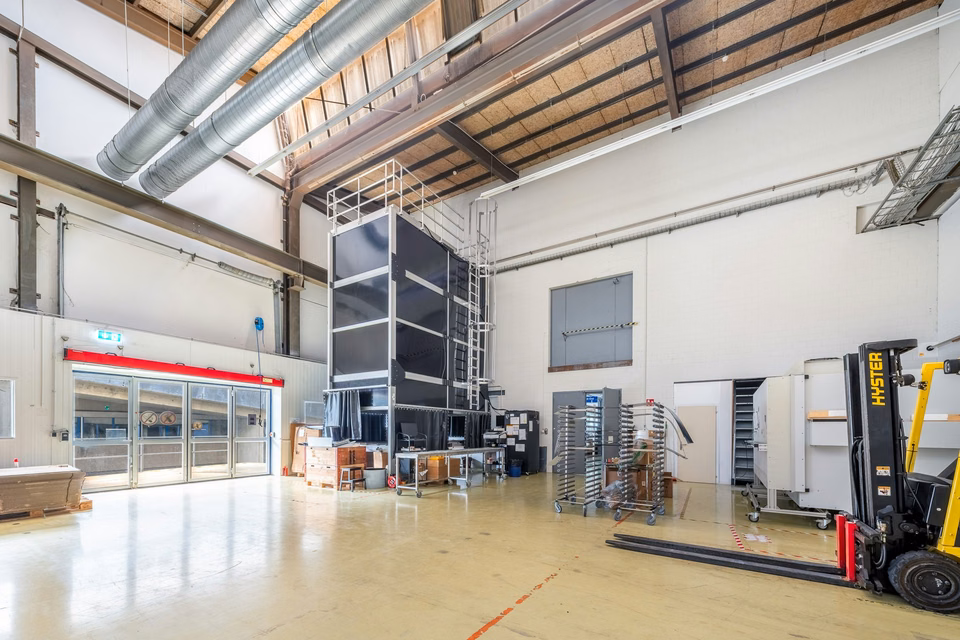 Your production site with high‑ceiling hall, large gates and high floor load capacity, Gewerbestrasse, 8155 Niederhasli, Zurich, CH