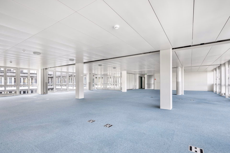 PLAZA | Surface de bureaux lumineuse au dernier étage, Lerzenstrasse, 8953 Dietikon, Zurich, CH