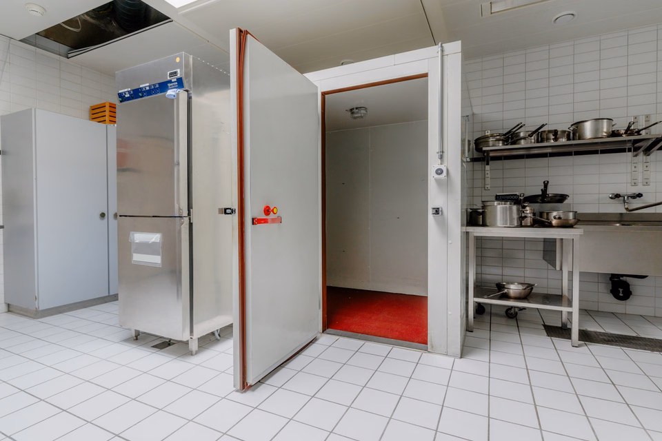 Ready-to-cook catering space in Horgen Labs Campus, 201 m², Bachtobelstrasse, 8810 Horgen, Zurich, CH